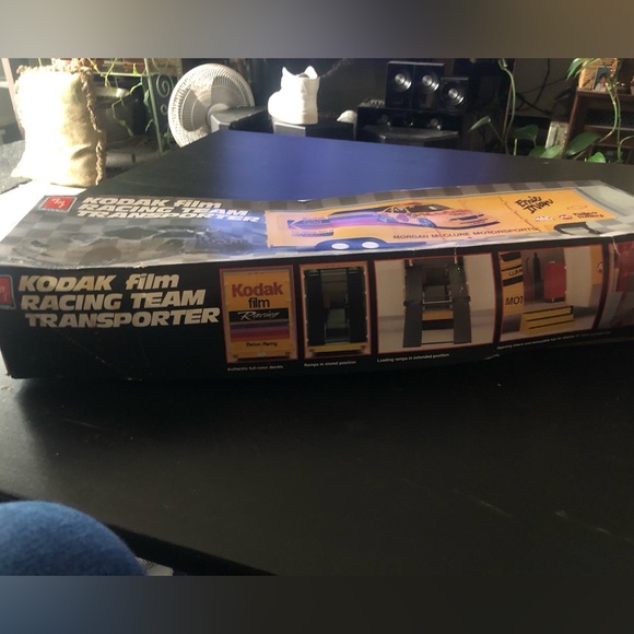 KODAK RACING TEAM TRANSPORTER - Picture 11 of 12